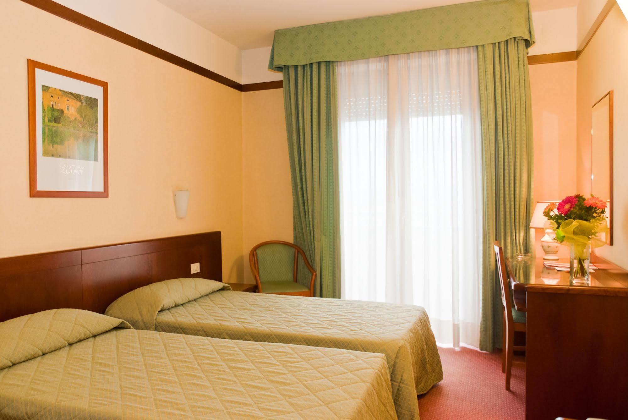Raffaello Hotel 4*
